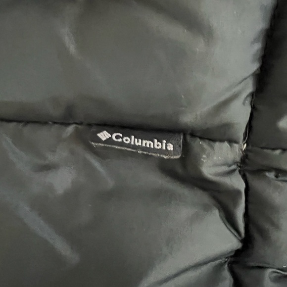 Columbia Down Black Vest with Faux Fur Collar - Picture 7 of 7